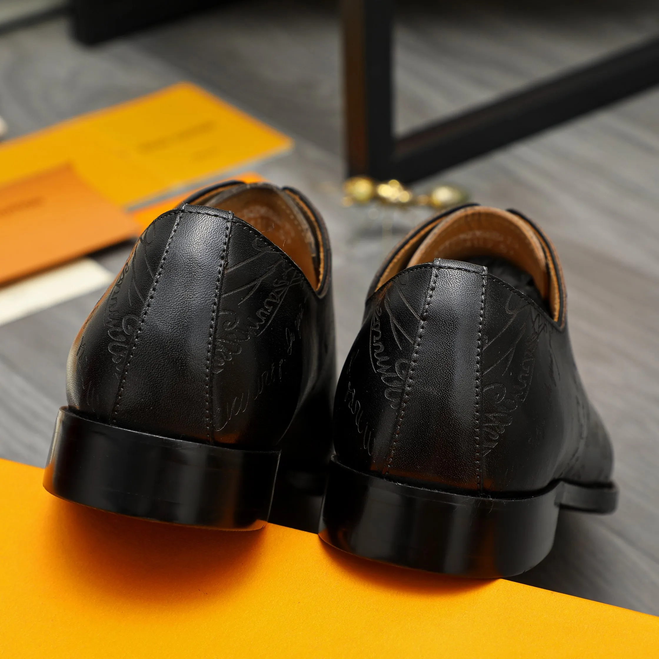 Men's shoes 💰580 Product trademark: LV "Louis Vuitton" business lace-up formal leather shoes Regular size: 37-46 Product materials: Selected carved cowhide upper, pigskin lining, rubber outsole